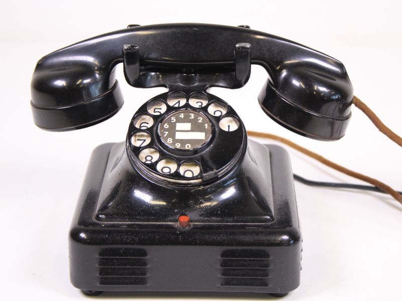 2 x Vintage telefoon bakeliet en hout